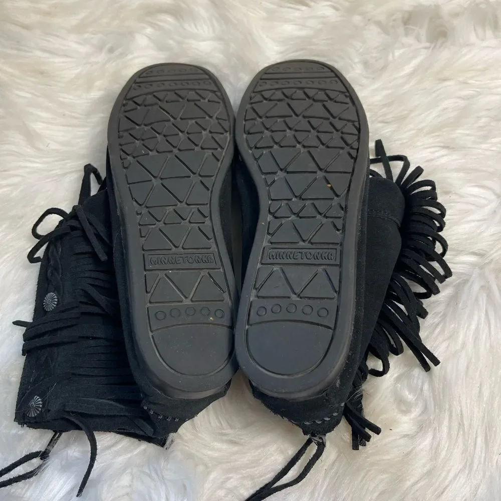 Minnetonka leather suede Black Fringed Boot Moccasin back zipper rubber sole SZ9
